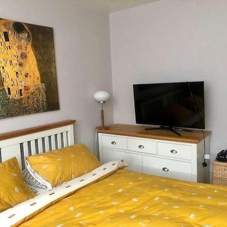 Appartamento Flat In Blue Plaque Building Londra Esterno foto