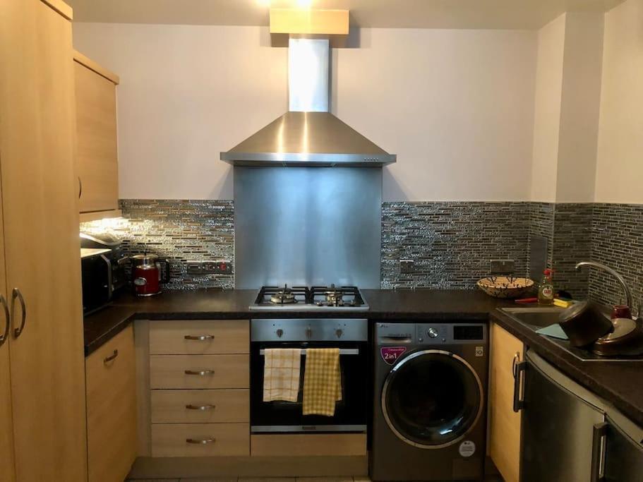 Appartamento Flat In Blue Plaque Building Londra Esterno foto