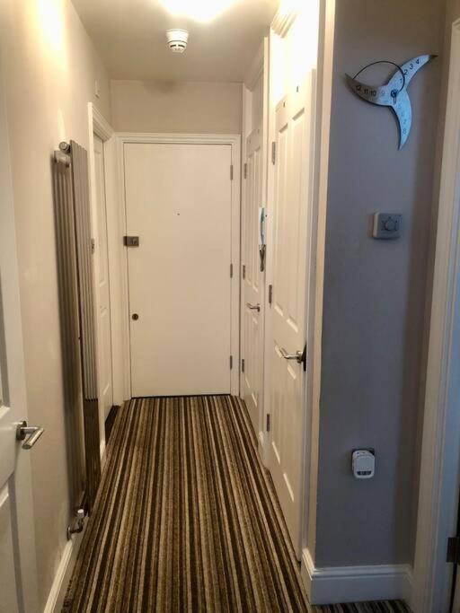 Appartamento Flat In Blue Plaque Building Londra Esterno foto