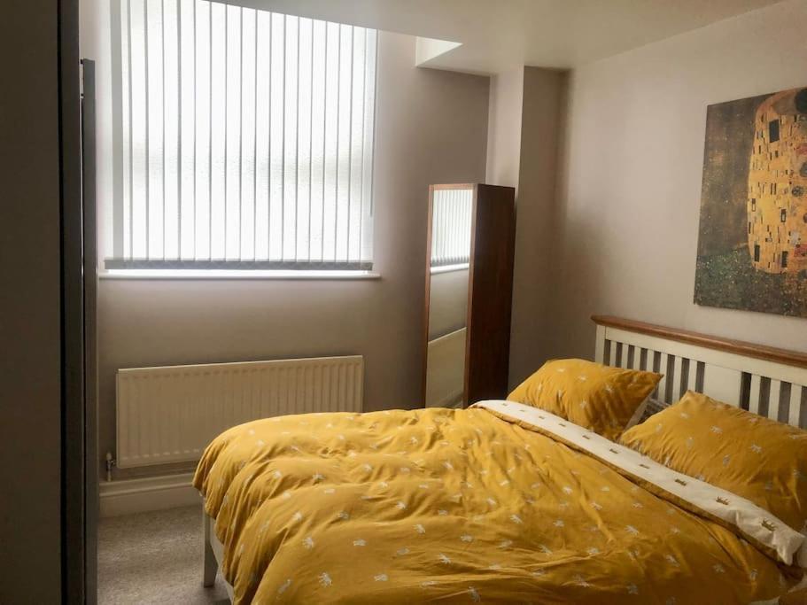 Appartamento Flat In Blue Plaque Building Londra Esterno foto