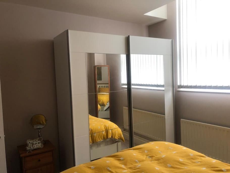 Appartamento Flat In Blue Plaque Building Londra Esterno foto